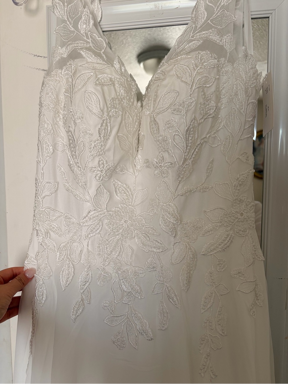 Brand new wedding dress never worn or altered size 8